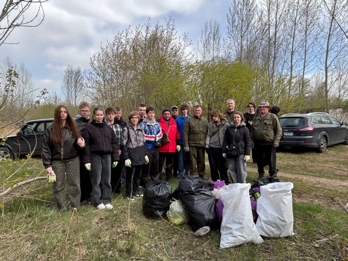 В Бобруйске на берегу Березины прошла акция &laquo;Беларусь синеокая&raquo;: собрано 20 мешков мусора
