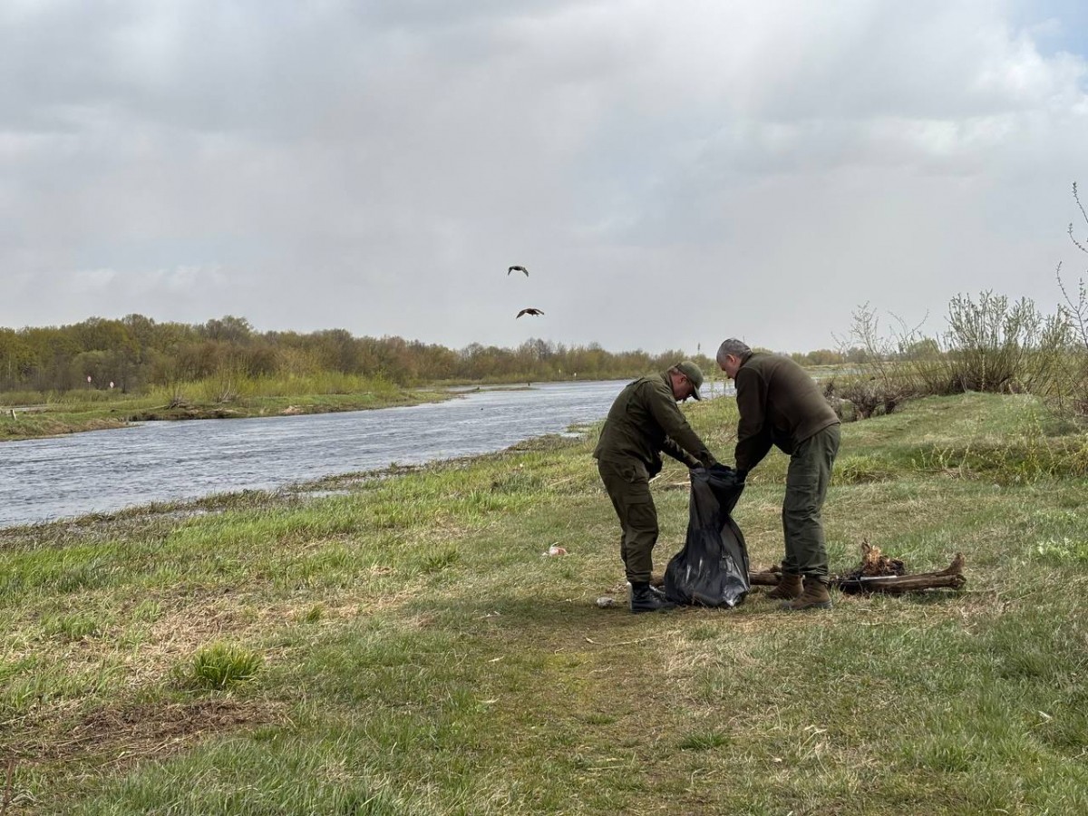 В Бобруйске на берегу Березины прошла акция &laquo;Беларусь синеокая&raquo;: собрано 20 мешков мусора