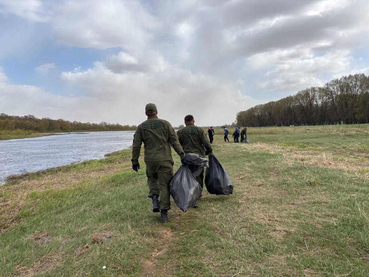В Бобруйске на берегу Березины прошла акция &laquo;Беларусь синеокая&raquo;: собрано 20 мешков мусора