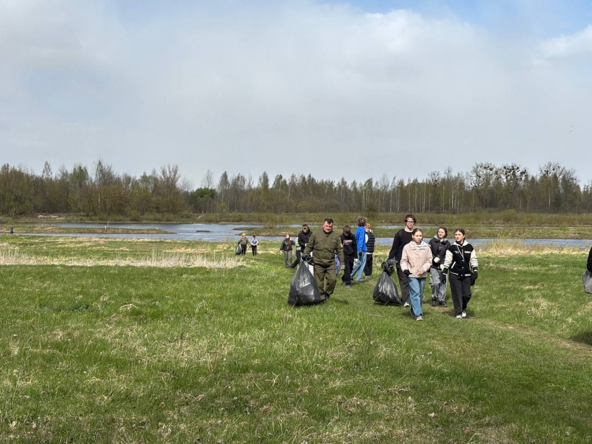 В Бобруйске на берегу Березины прошла акция &laquo;Беларусь синеокая&raquo;: собрано 20 мешков мусора