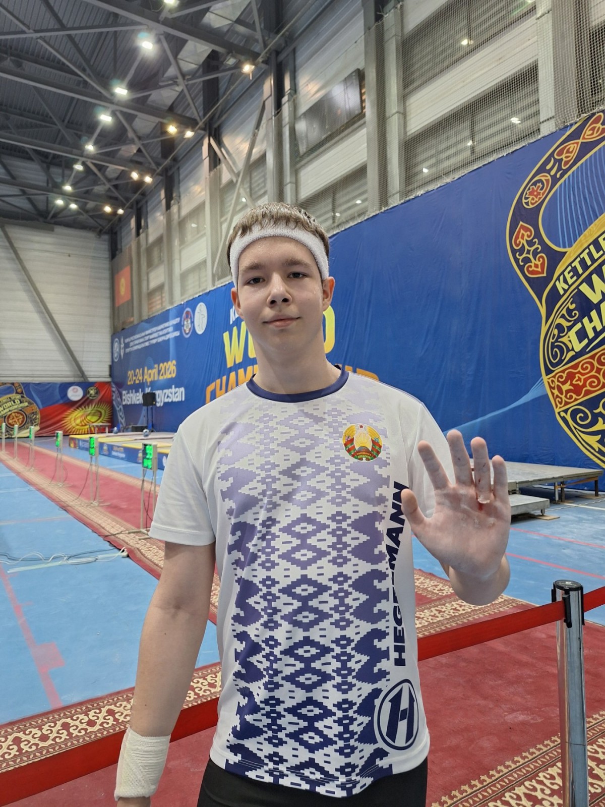 15-летний Андрей Коваленко, учащийся школы №20 города Бобруйска, представил Беларусь на чемпионате мира по гиревому спорту в Кыргызстане