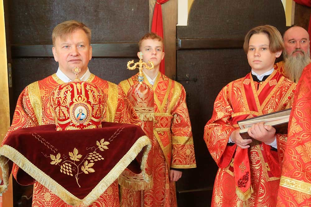 В кафедральном соборе Бобруйска прошла литургия в честь 19-й годовщины архиерейской хиротонии епископа Серафима