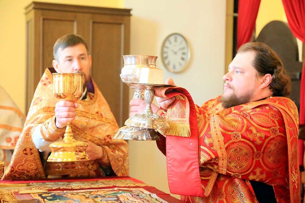 В кафедральном соборе Бобруйска прошла литургия в честь 19-й годовщины архиерейской хиротонии епископа Серафима