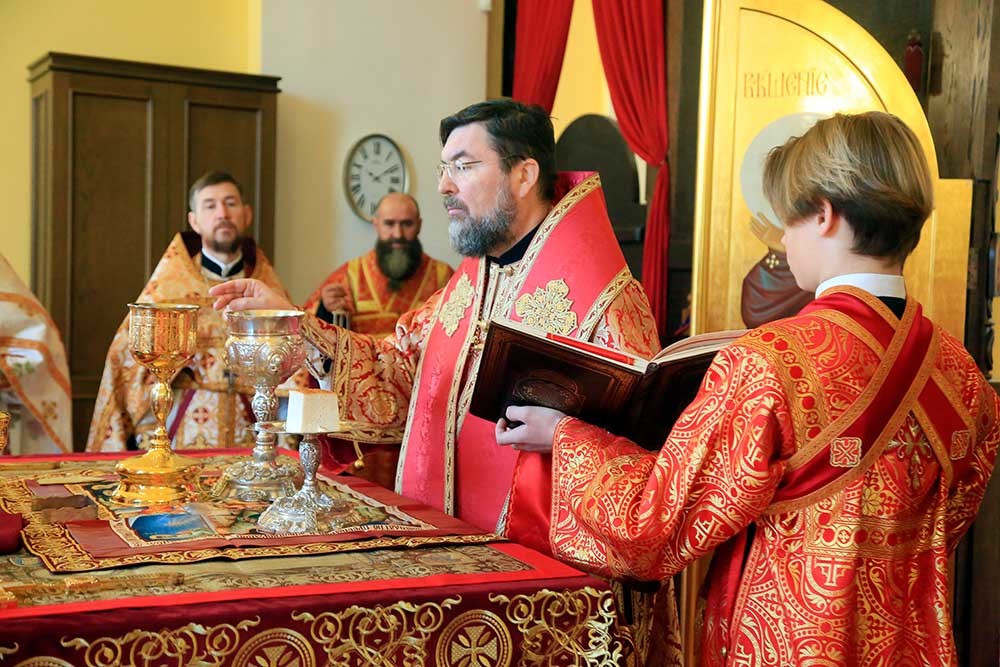 В кафедральном соборе Бобруйска прошла литургия в честь 19-й годовщины архиерейской хиротонии епископа Серафима