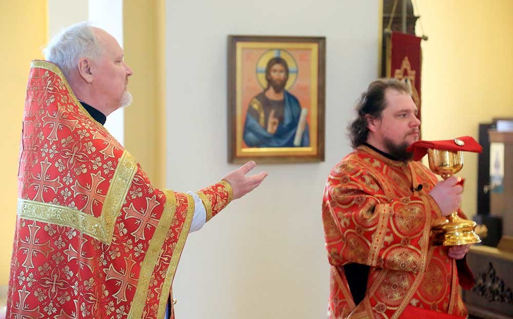 В кафедральном соборе Бобруйска прошла литургия в честь 19-й годовщины архиерейской хиротонии епископа Серафима