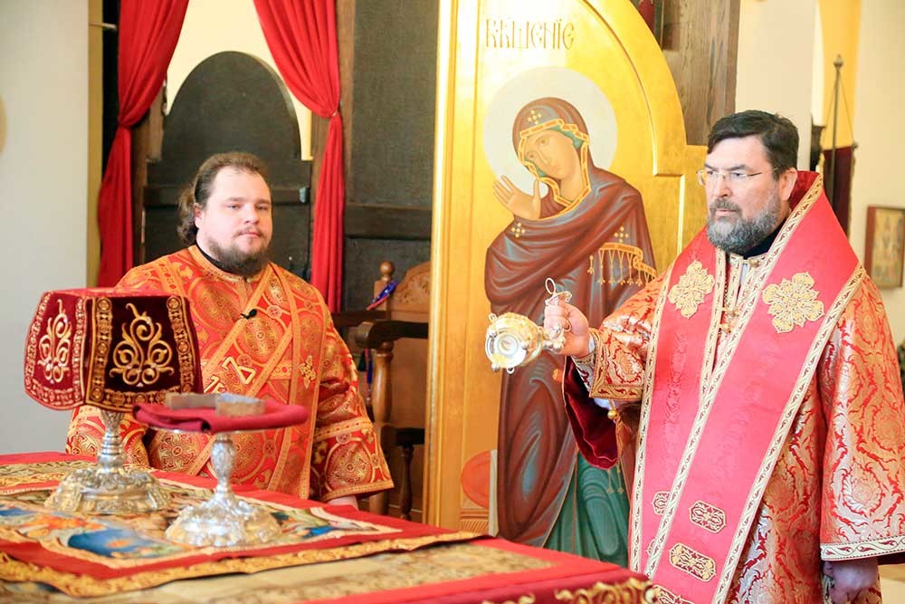 В кафедральном соборе Бобруйска прошла литургия в честь 19-й годовщины архиерейской хиротонии епископа Серафима