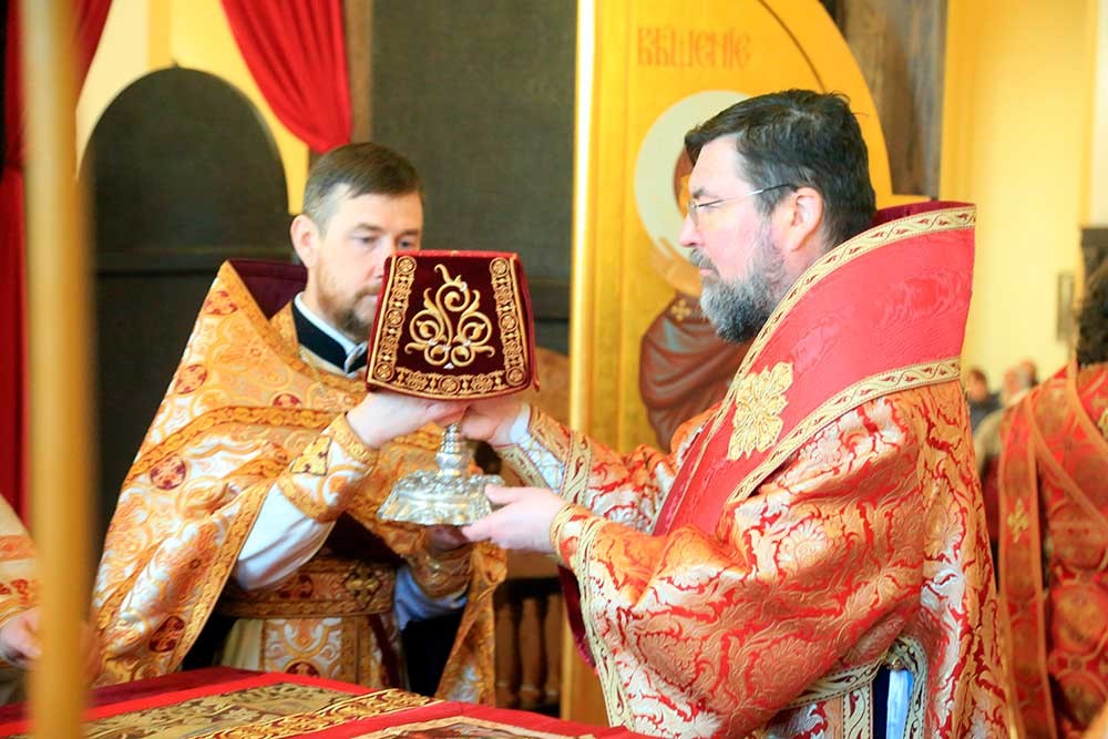 В кафедральном соборе Бобруйска прошла литургия в честь 19-й годовщины архиерейской хиротонии епископа Серафима