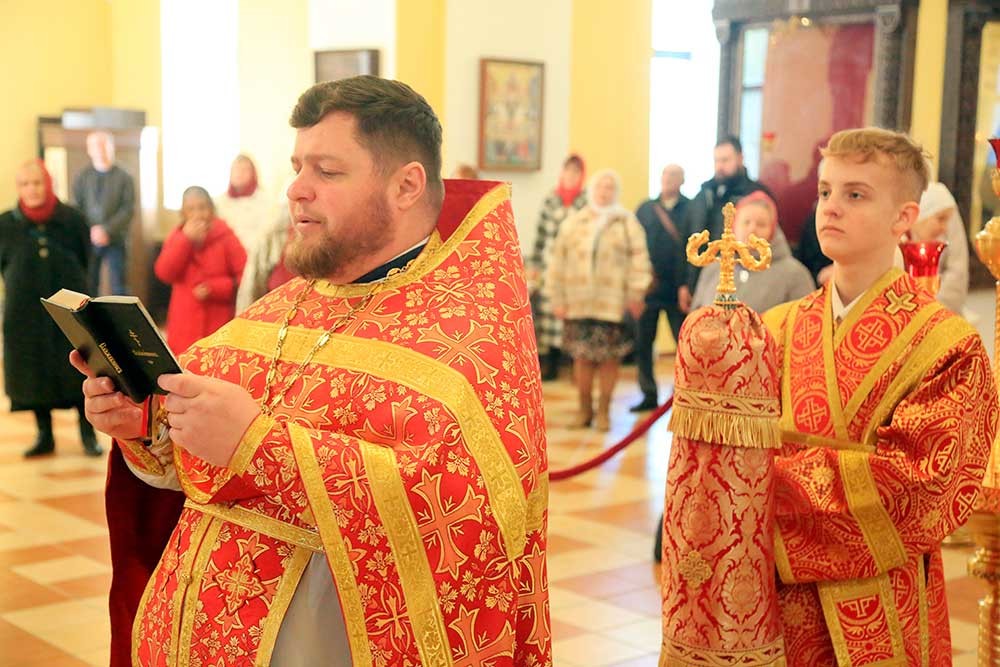 В кафедральном соборе Бобруйска прошла литургия в честь 19-й годовщины архиерейской хиротонии епископа Серафима