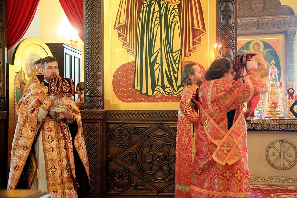 В кафедральном соборе Бобруйска прошла литургия в честь 19-й годовщины архиерейской хиротонии епископа Серафима