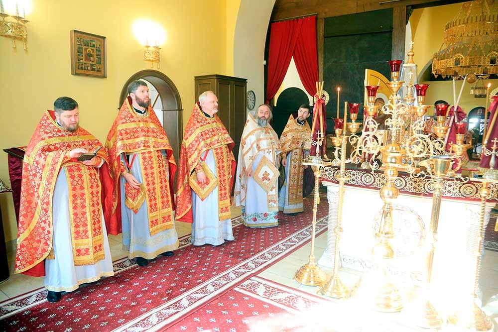 В кафедральном соборе Бобруйска прошла литургия в честь 19-й годовщины архиерейской хиротонии епископа Серафима