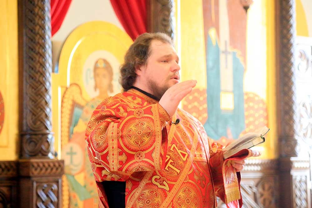 В кафедральном соборе Бобруйска прошла литургия в честь 19-й годовщины архиерейской хиротонии епископа Серафима