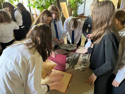 В Центре досуга и творчества ученики гимназии №2 поучаствовали в историко-культурном квесте &laquo;По следам истории Бобруйска&raquo;