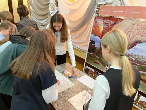 В Центре досуга и творчества ученики гимназии №2 поучаствовали в историко-культурном квесте &laquo;По следам истории Бобруйска&raquo;
