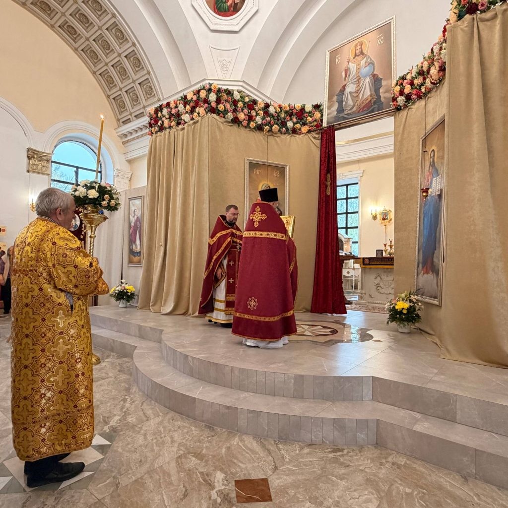 Престольный праздник в Бобруйске: в Мироносицком монастыре почтили память святых жён-мироносиц 