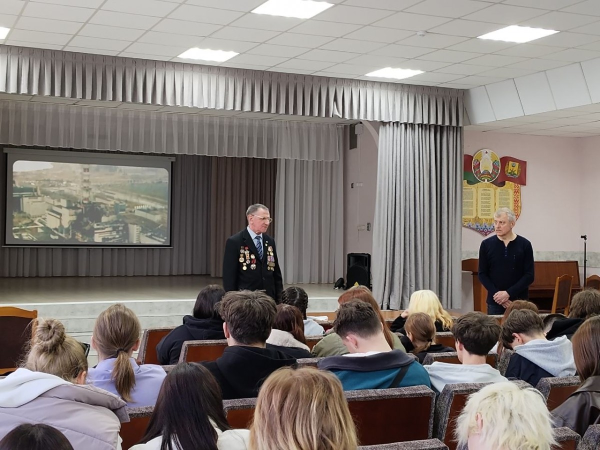 В Бобруйском торгово-экономическом колледже почтили память жертв Чернобыльской трагедии