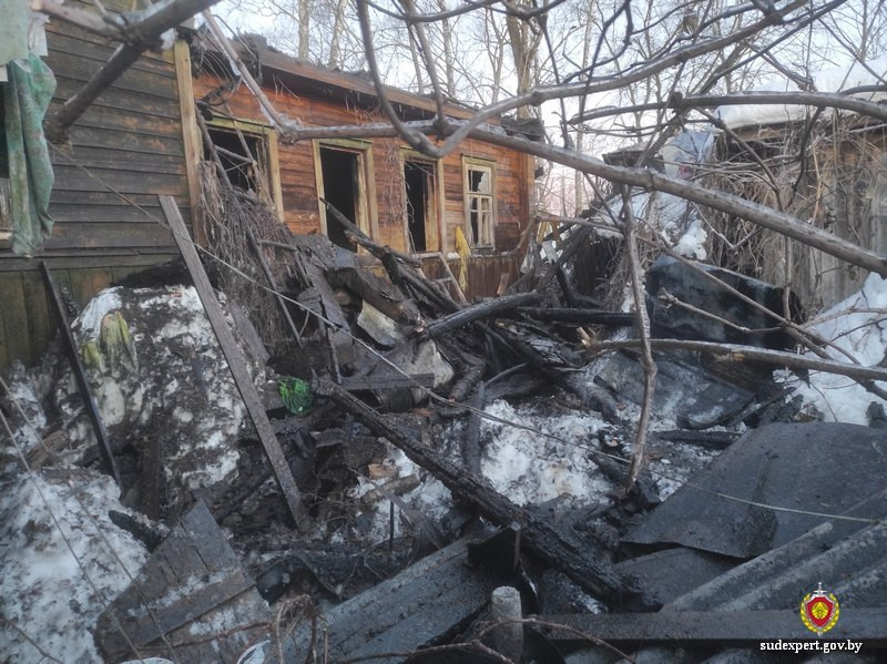 Житель Бобруйского района спалил дом, отогревая трубы газовой горелкой
