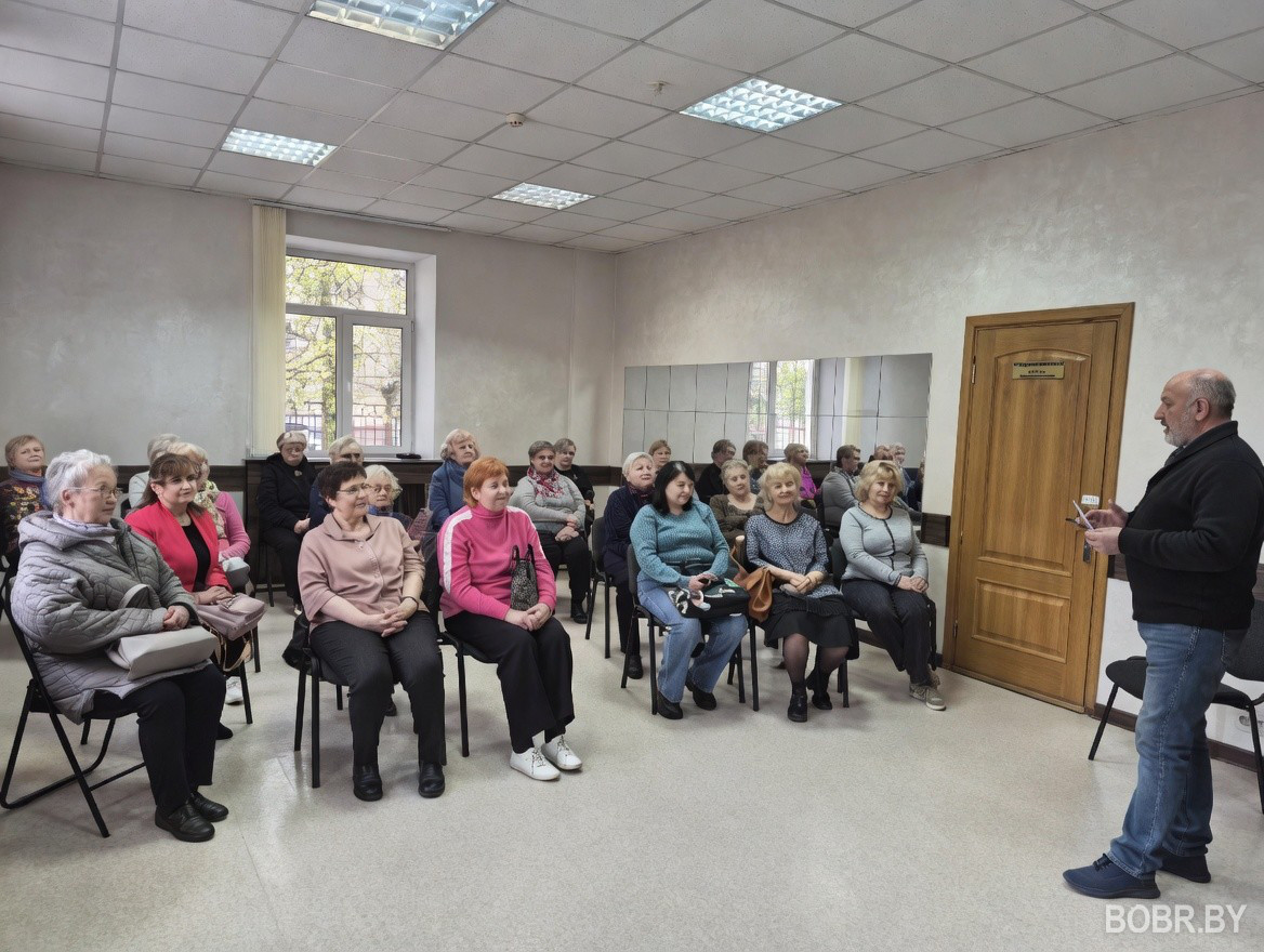 В ТЦСОН Ленинского района города Бобруйска пожилым людям рассказали о предпринимательстве и его влиянии на будущее города