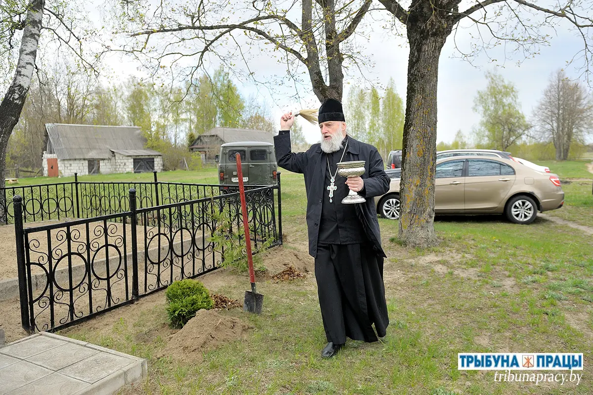 В деревне Осово Бобруйского района заложили сквер при храме преподобного Серафима Саровского