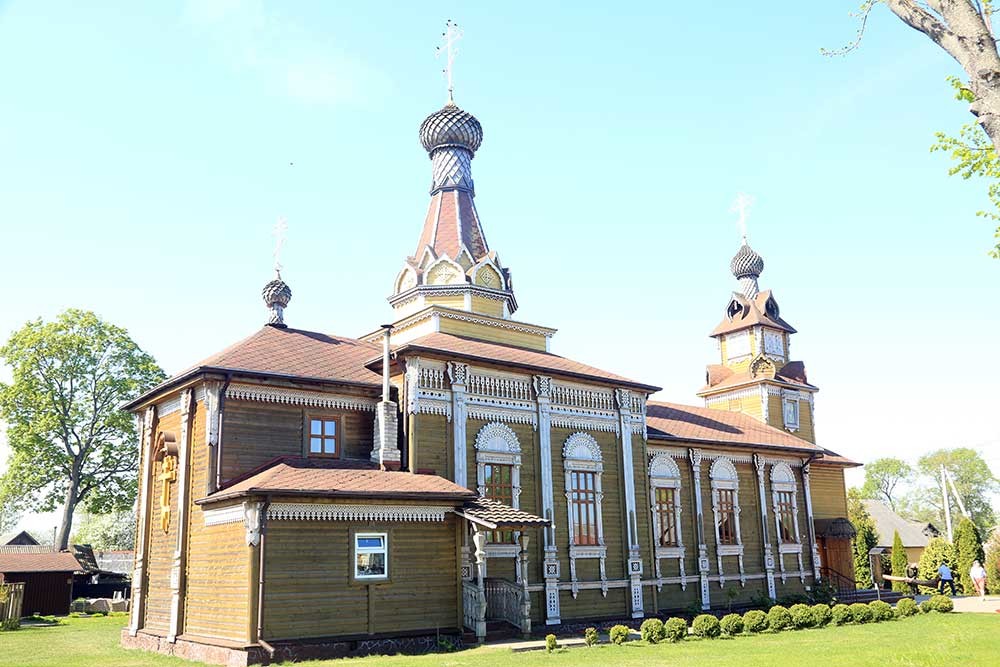 Епископ Бобруйский и Быховский Серафим возглавил литургию в Крестовоздвиженском храме в Осиповичах