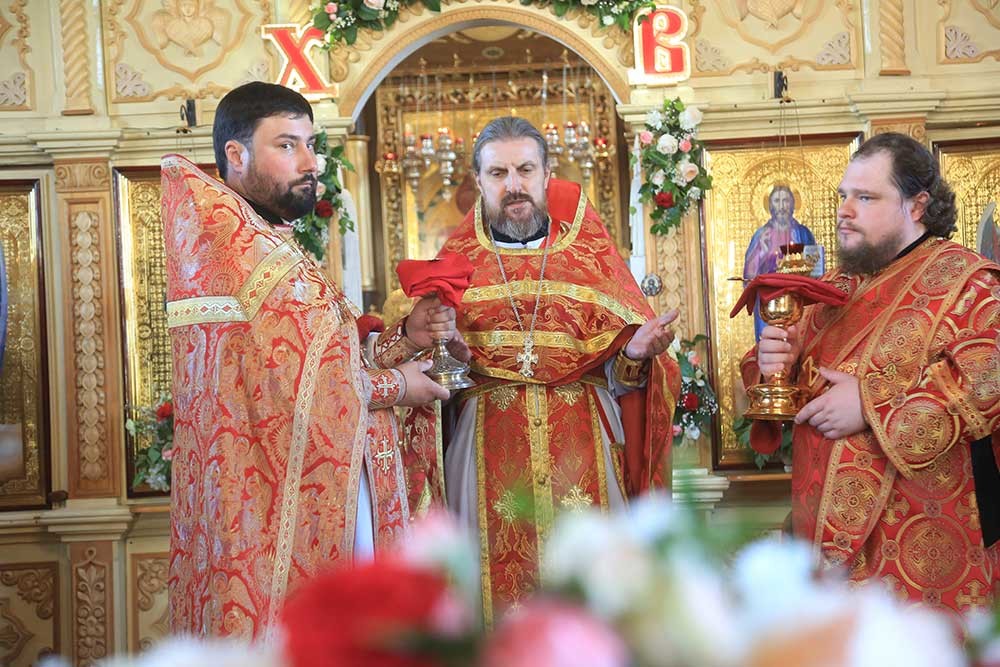Епископ Бобруйский и Быховский Серафим возглавил литургию в Крестовоздвиженском храме в Осиповичах