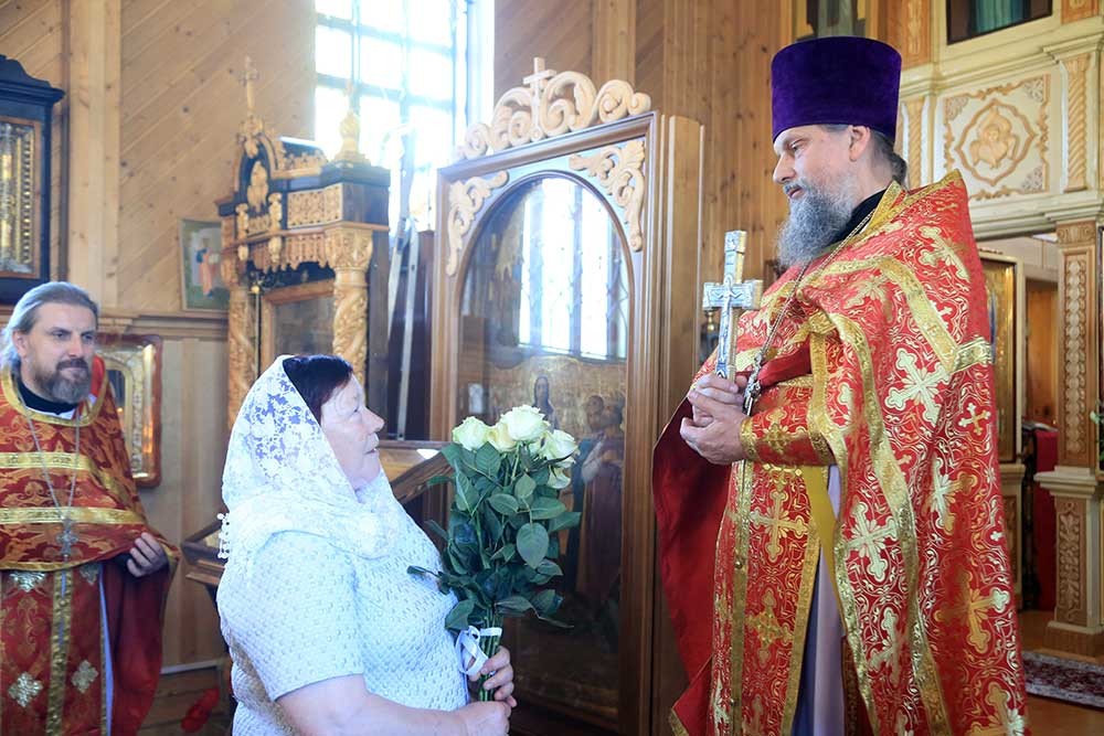 Епископ Бобруйский и Быховский Серафим возглавил литургию в Крестовоздвиженском храме в Осиповичах