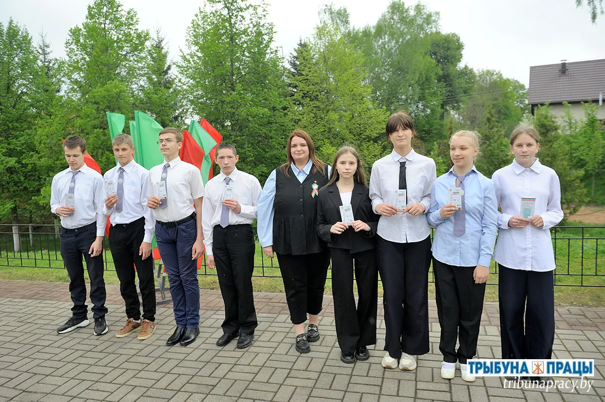 Торжественно и патриотично: Бобруйский район отметил День государственных флага, герба и гимна