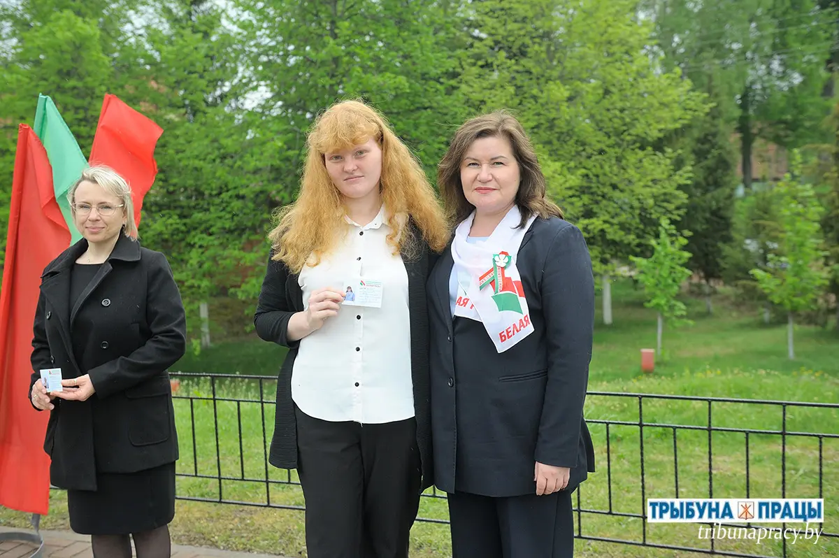 Торжественно и патриотично: Бобруйский район отметил День государственных флага, герба и гимна