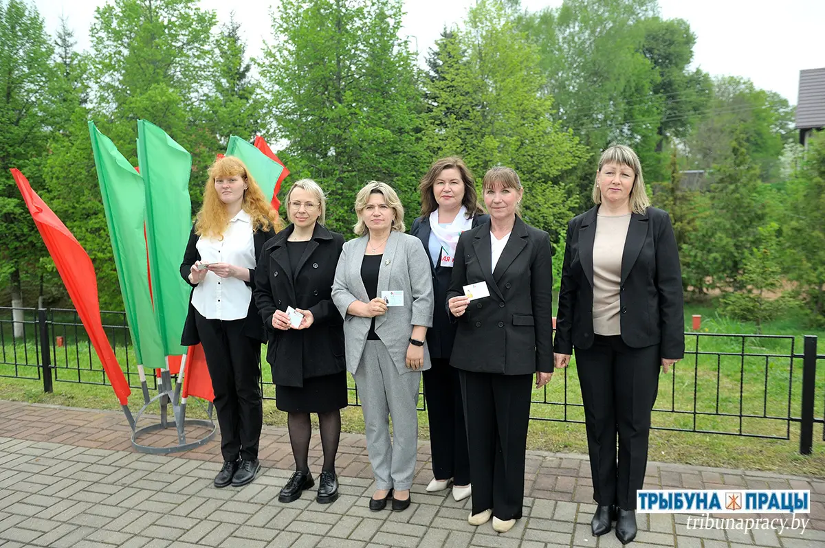 Торжественно и патриотично: Бобруйский район отметил День государственных флага, герба и гимна