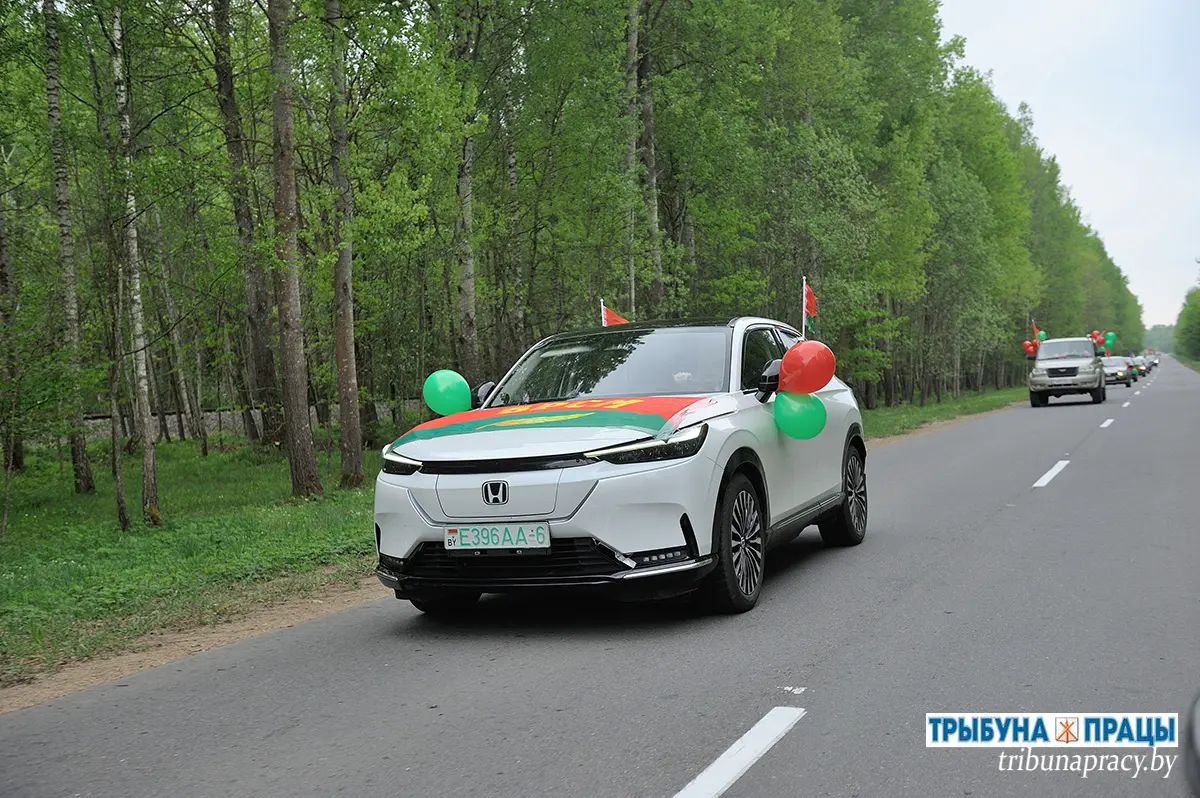 Торжественно и патриотично: Бобруйский район отметил День государственных флага, герба и гимна