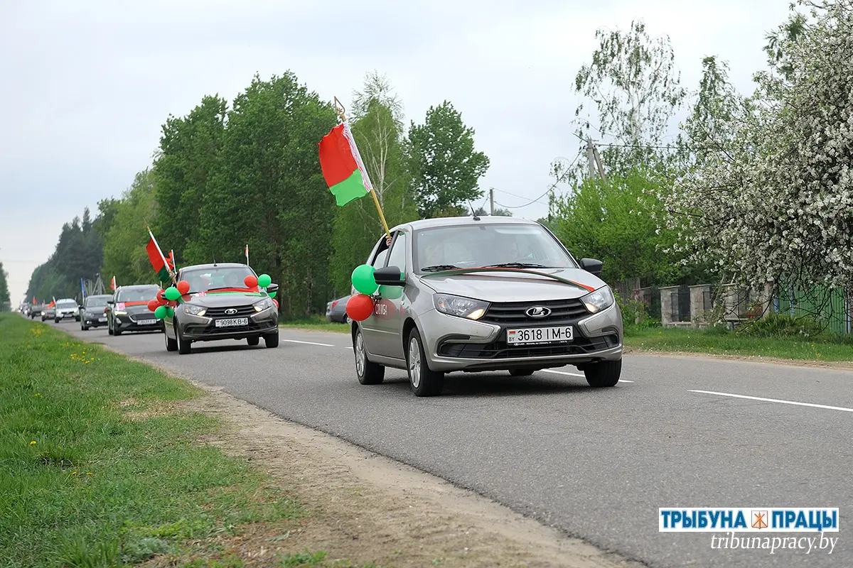 Торжественно и патриотично: Бобруйский район отметил День государственных флага, герба и гимна