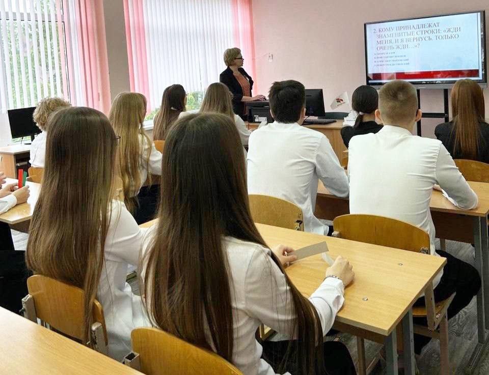 Бобруйский лесотехнический колледж и Средняя школа №16 провели юбилейный диктант в честь акции &laquo;Гвоздика Победы&raquo;
