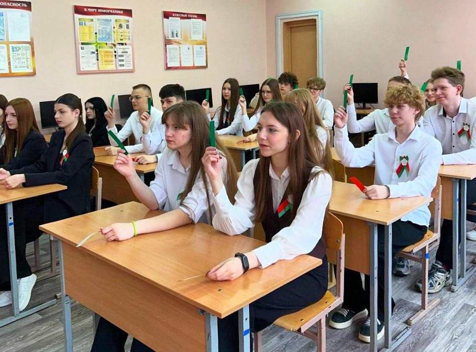 Бобруйский лесотехнический колледж и Средняя школа №16 провели юбилейный диктант в честь акции &laquo;Гвоздика Победы&raquo;