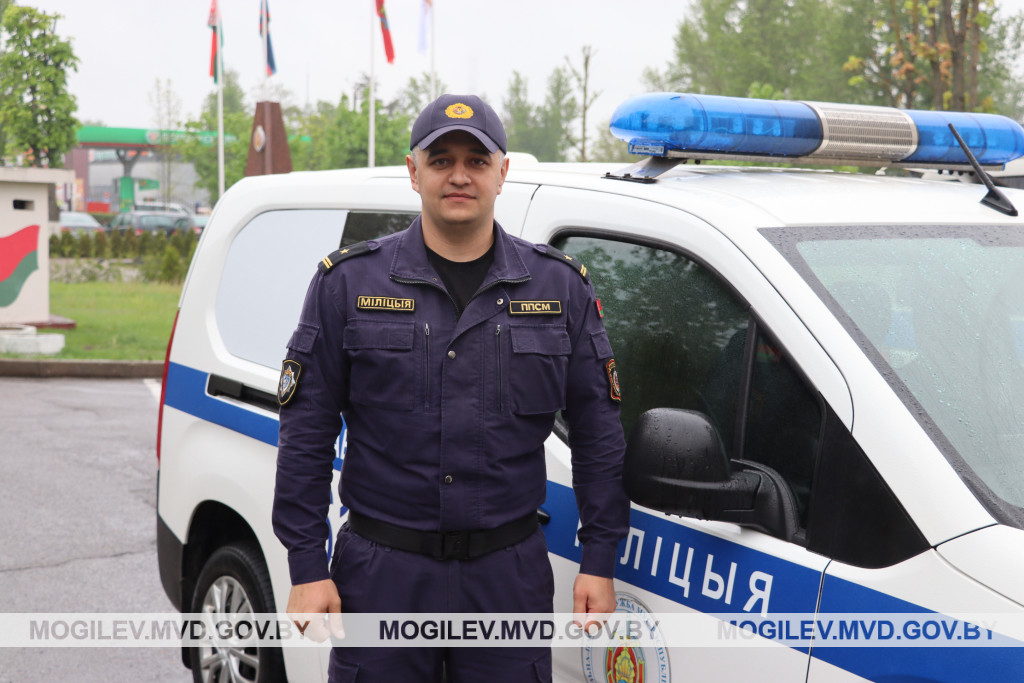 В милиции &mdash; офицер, дома &mdash; муж и отец: история Дениса Огородникова из Бобруйска