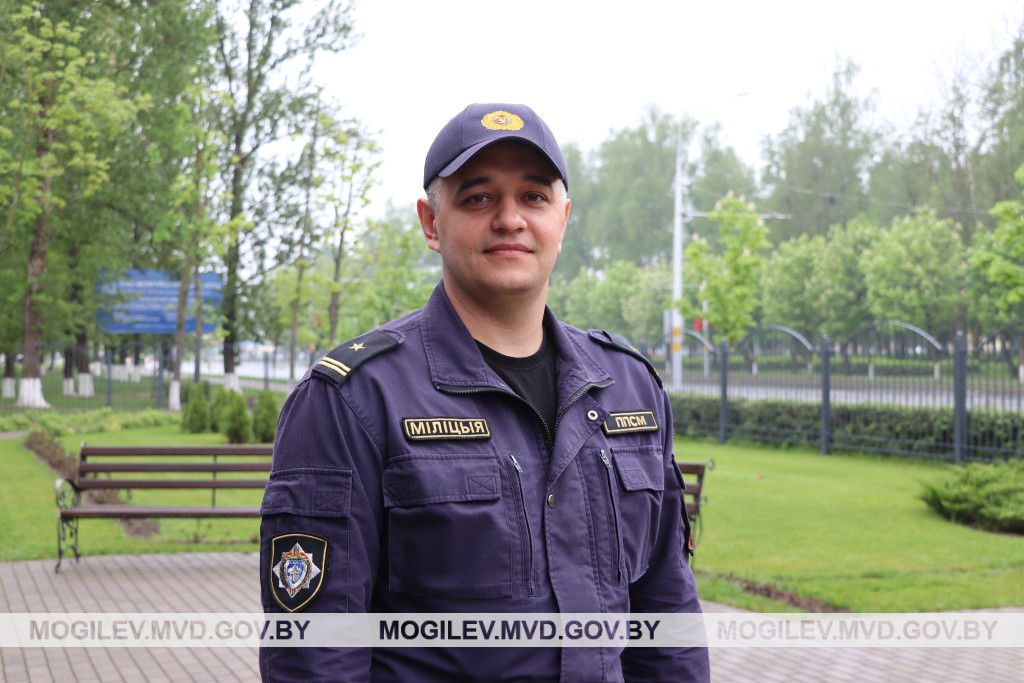 В милиции &mdash; офицер, дома &mdash; муж и отец: история Дениса Огородникова из Бобруйска