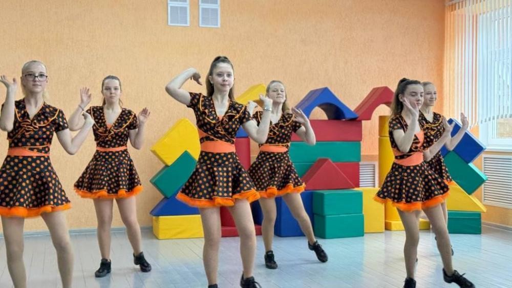Танцы, песни и улыбки: в Бобруйске отметили День семьи концертом для детей и матерей