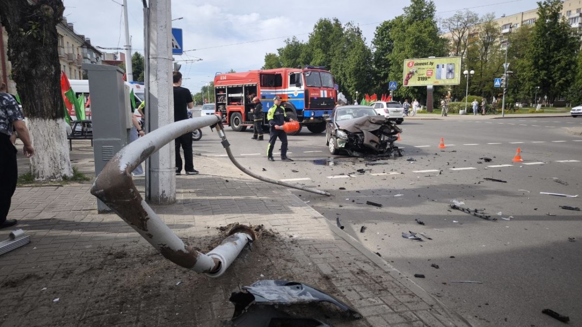 В Бобруйске на перекрестке Минской и Социалистической улиц произошла авария