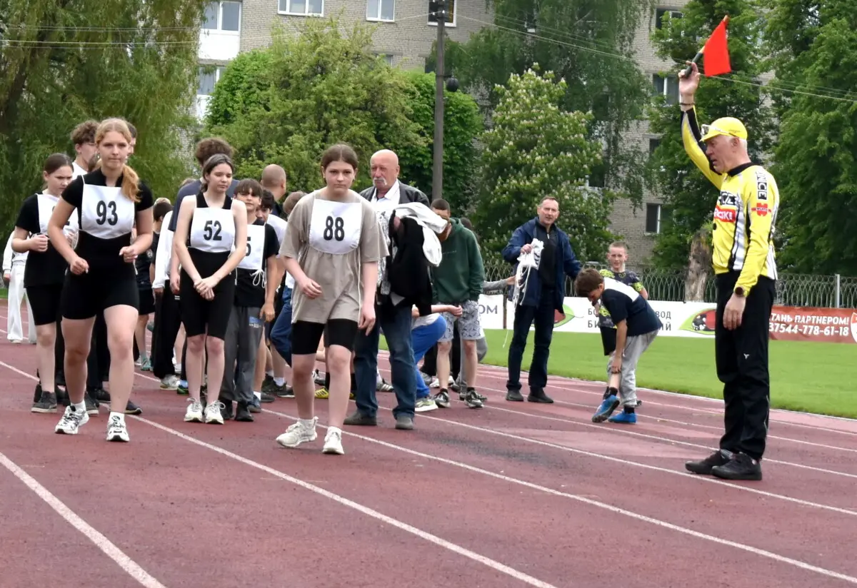 На стадионе &laquo;Спартак&raquo; в Бобруйске прошли забеги на 800&ndash;1500 метров для учащихся всего района в рамках сдачи нормативов ГТО