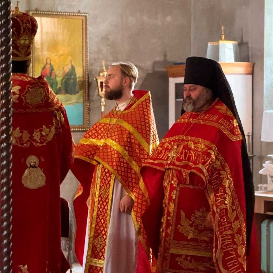 Епископ Бобруйский и Быховский Серафим возглавил Божественную литургию в мужском монастыре иконы Божией Матери в Прощанской пустыни Епископ Бобруйский и Быховский Серафим возглавил Божественную литургию в мужском монастыре иконы Божией Матери в Прощанской пустыни