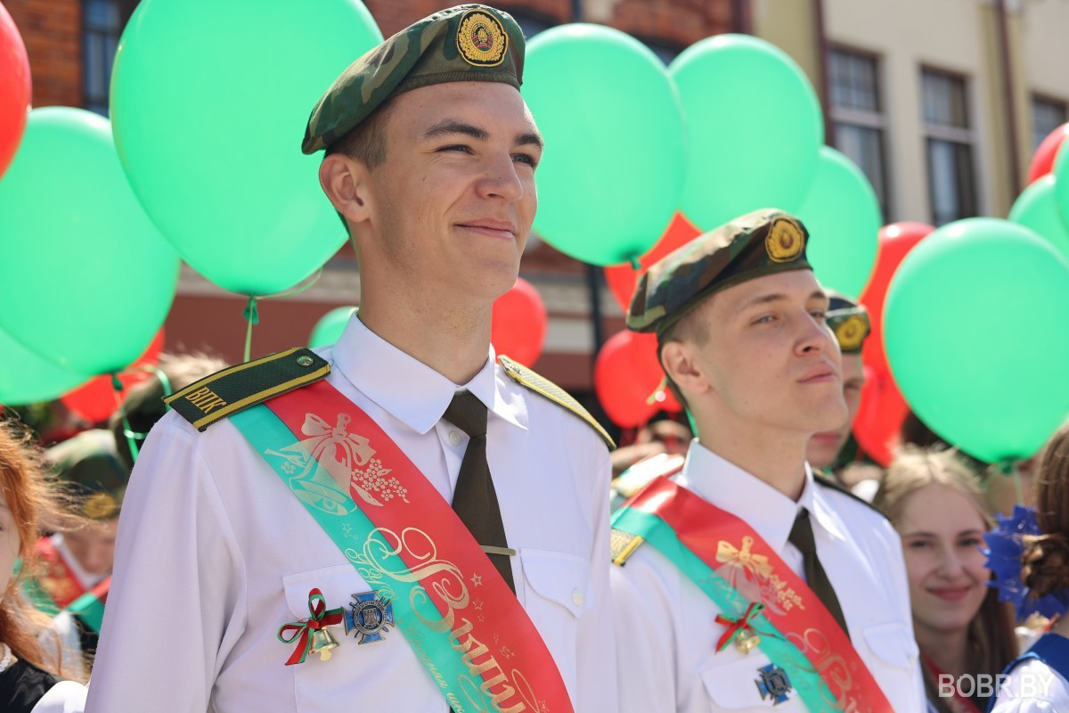 Сегодня в Бобруйске прошёл городской праздник &laquo;Последний звонок&raquo;. Видео BOBR.BY