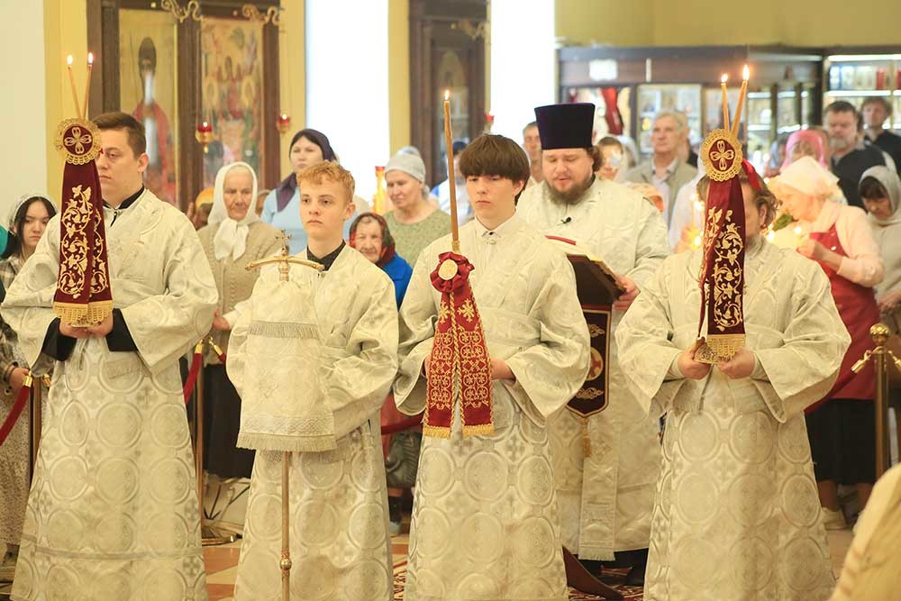 Епископ Бобруйский и Быховский Серафим совершил божественную литургию в кафедральном соборе святителя Николая в праздник Вознесения Господня Епископ Бобруйский и Быховский Серафим совершил божественную литургию в кафедральном соборе святителя Николая в праздник Вознесения Господня