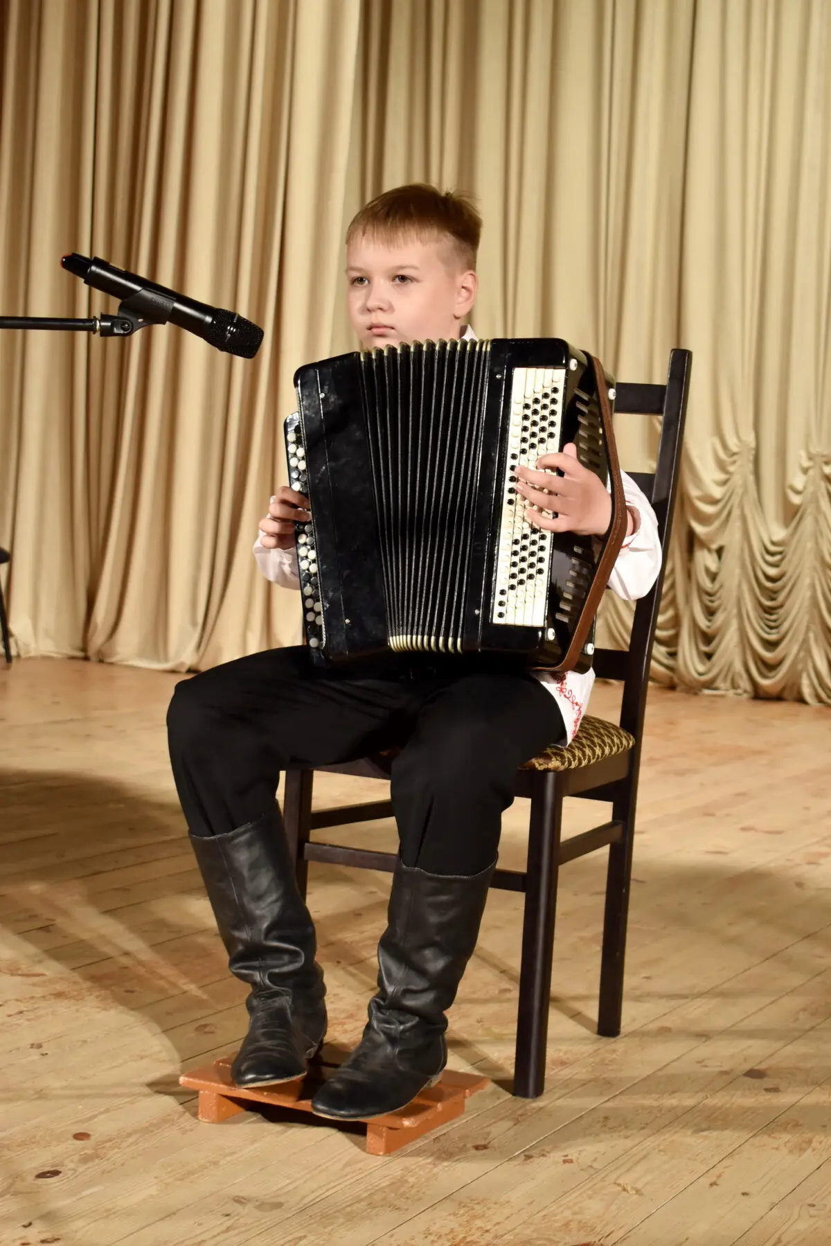 Выставка, музыка и признание: в Михалево прошёл концерт воспитанников Бобруйской районной школы искусств Выставка, музыка и признание: в Михалево прошёл концерт воспитанников Бобруйской районной школы искусств