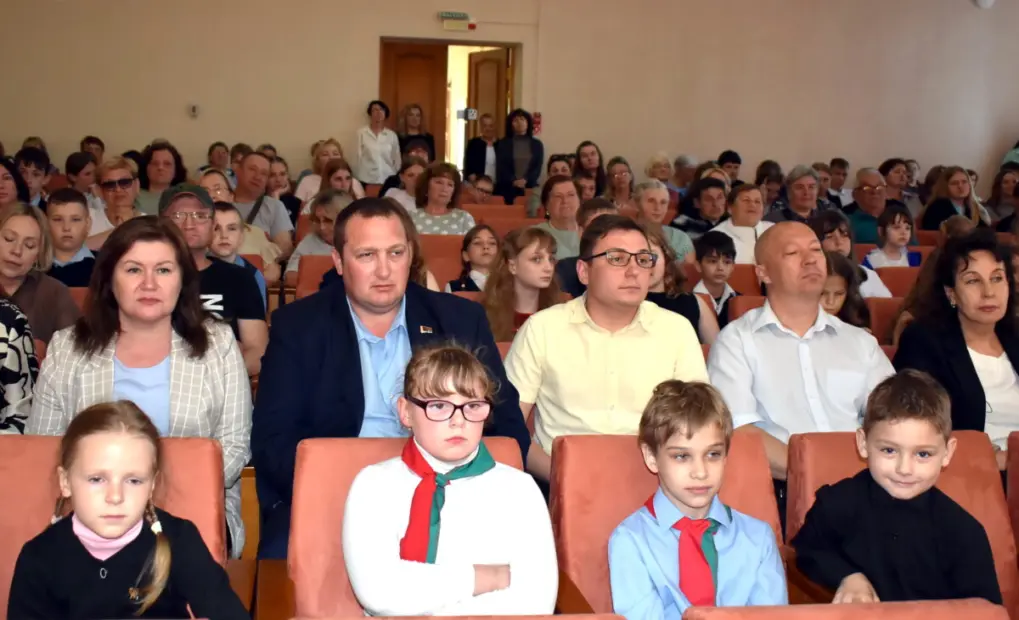 Выставка, музыка и признание: в Михалево прошёл концерт воспитанников Бобруйской районной школы искусств Выставка, музыка и признание: в Михалево прошёл концерт воспитанников Бобруйской районной школы искусств