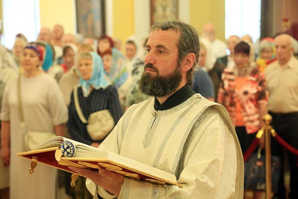 Епископ Бобруйский и Быховский Серафим возглавил престольное торжество в Никольском кафедральном соборе в день памяти святителя Николая Чудотворца