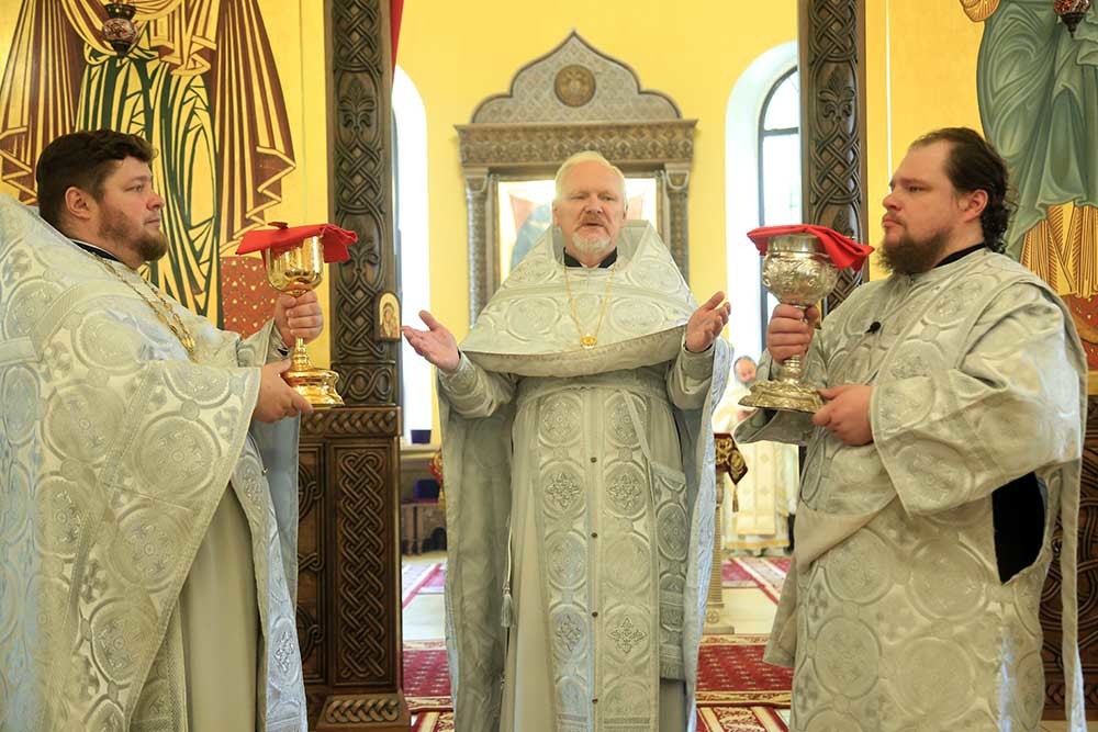 Епископ Бобруйский и Быховский Серафим возглавил престольное торжество в Никольском кафедральном соборе в день памяти святителя Николая Чудотворца