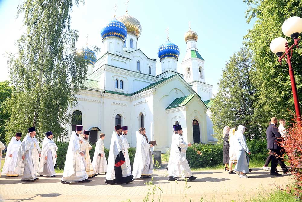 Епископ Бобруйский и Быховский Серафим возглавил престольное торжество в Никольском кафедральном соборе в день памяти святителя Николая Чудотворца