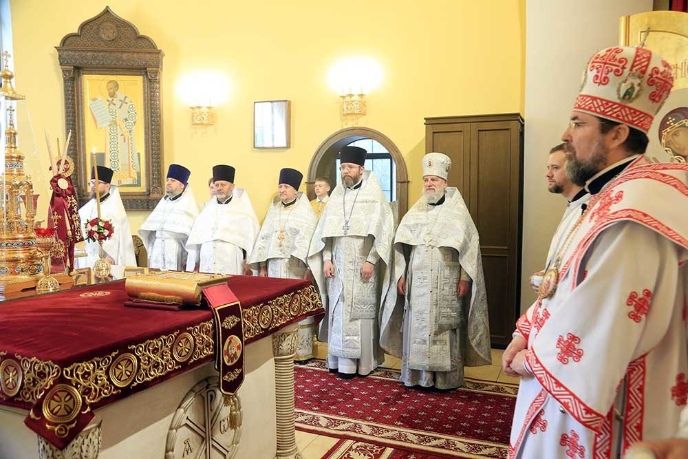 Епископ Бобруйский и Быховский Серафим возглавил престольное торжество в Никольском кафедральном соборе в день памяти святителя Николая Чудотворца