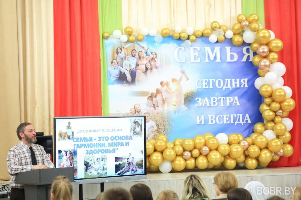 &laquo;Семья &mdash; основа гармонии, мира, и здоровья&raquo;: в бобруйской школе №30 прошла диалоговая площадка с участием игумении Параскевы