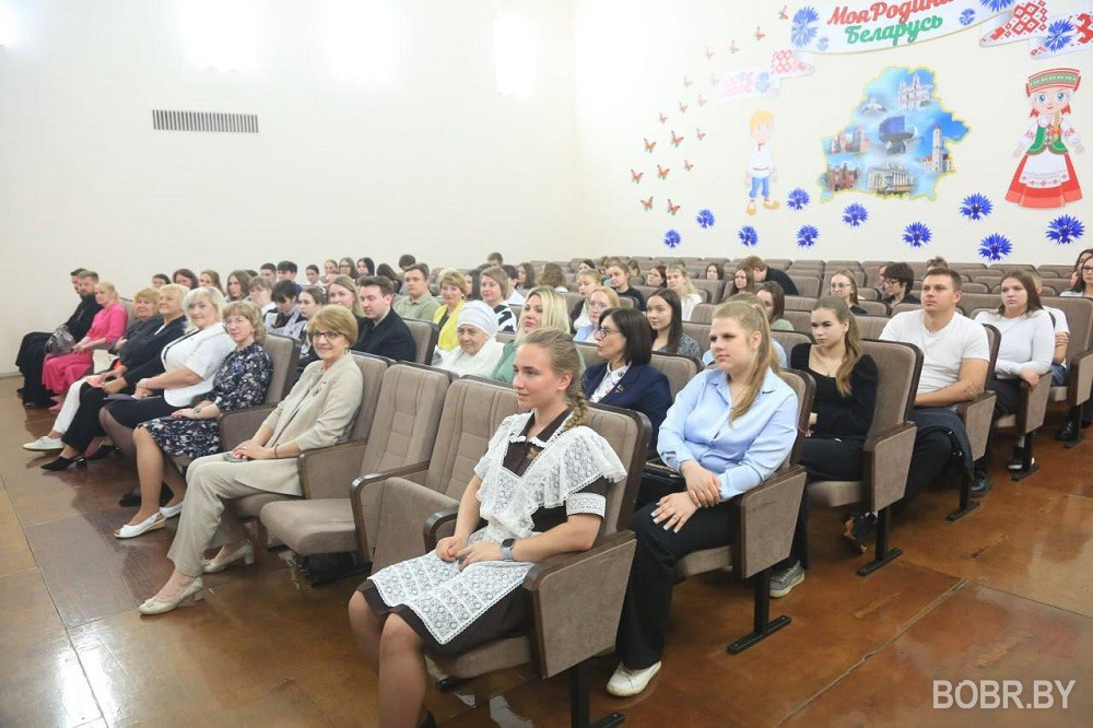 &laquo;Семья &mdash; основа гармонии, мира, и здоровья&raquo;: в бобруйской школе №30 прошла диалоговая площадка с участием игумении Параскевы