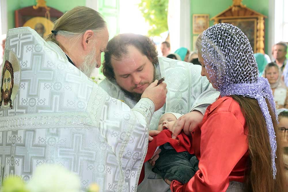Епископ Бобруйский и Быховский Серафимв возглавил Божественную литургию в храме Святой Живоначальной Троицы города Быхова