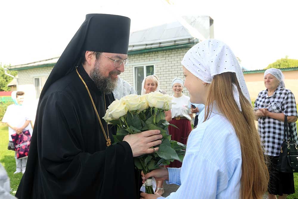 Епископ Бобруйский и Быховский Серафимв возглавил Божественную литургию в храме Святой Живоначальной Троицы города Быхова